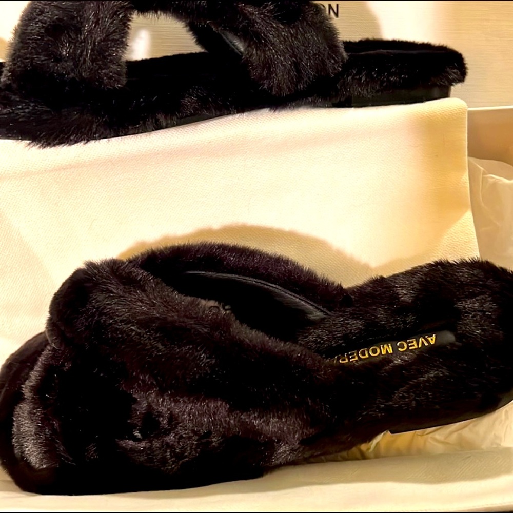 Avec Modération black furry slides - Picture 2 of 2